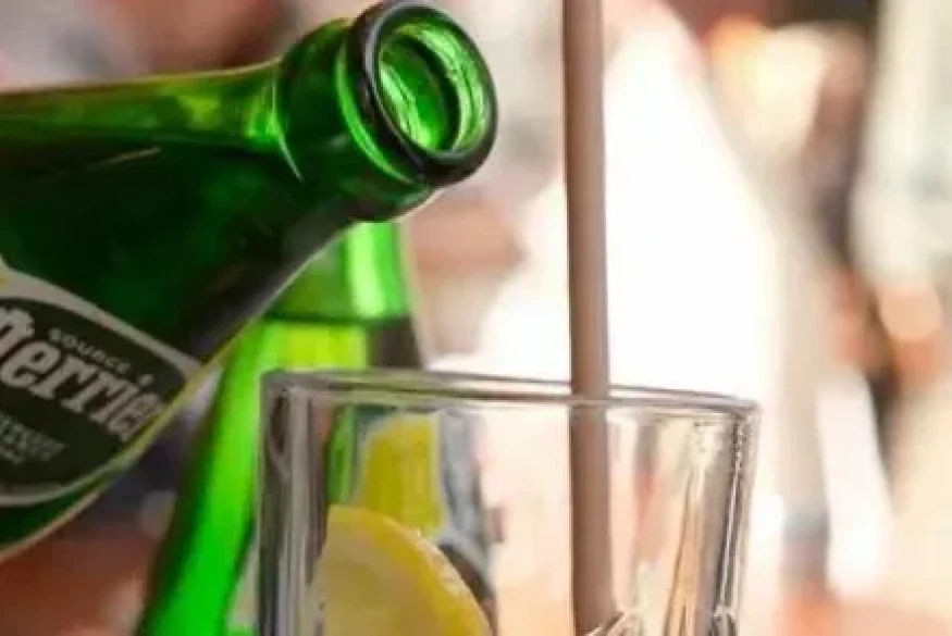 Nestlé Waters annonce sa volonté de se conformer à la demande du préfet du Gard, qui l'a mis en demeure de retirer sous deux mois son système de microfiltration de l'eau Perrier à Vergèze