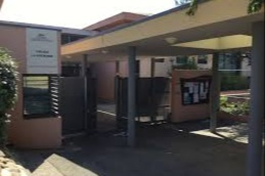 Une professeure d'un collège de Sanary-sur-Mer gravement blessée après avoir été poignardée à trois reprises par un élève - Son pronostic vital engagé - L'adolescent a été interpellé sur place