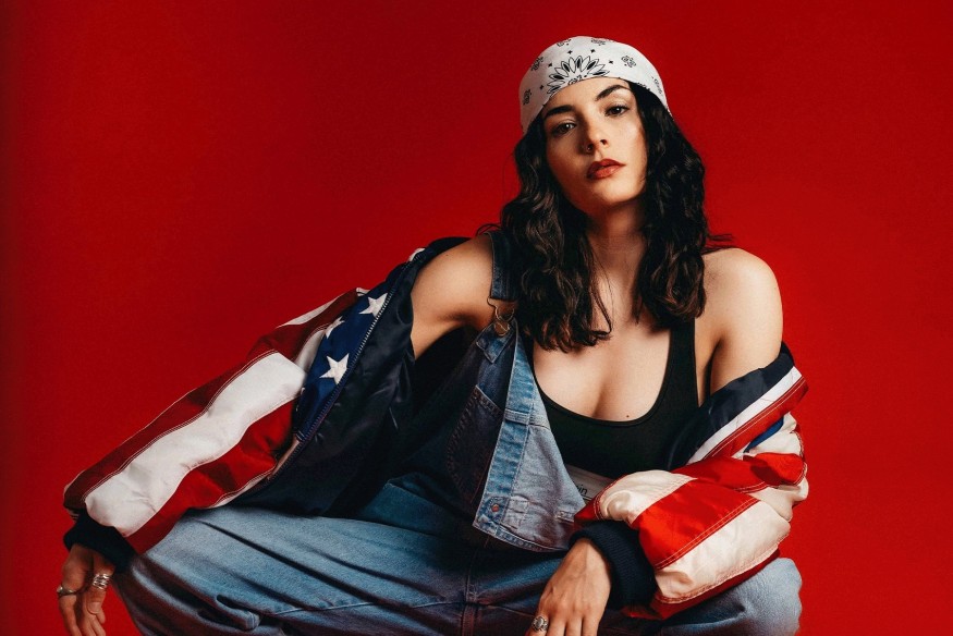 Qui est la chanteuse Nava ?